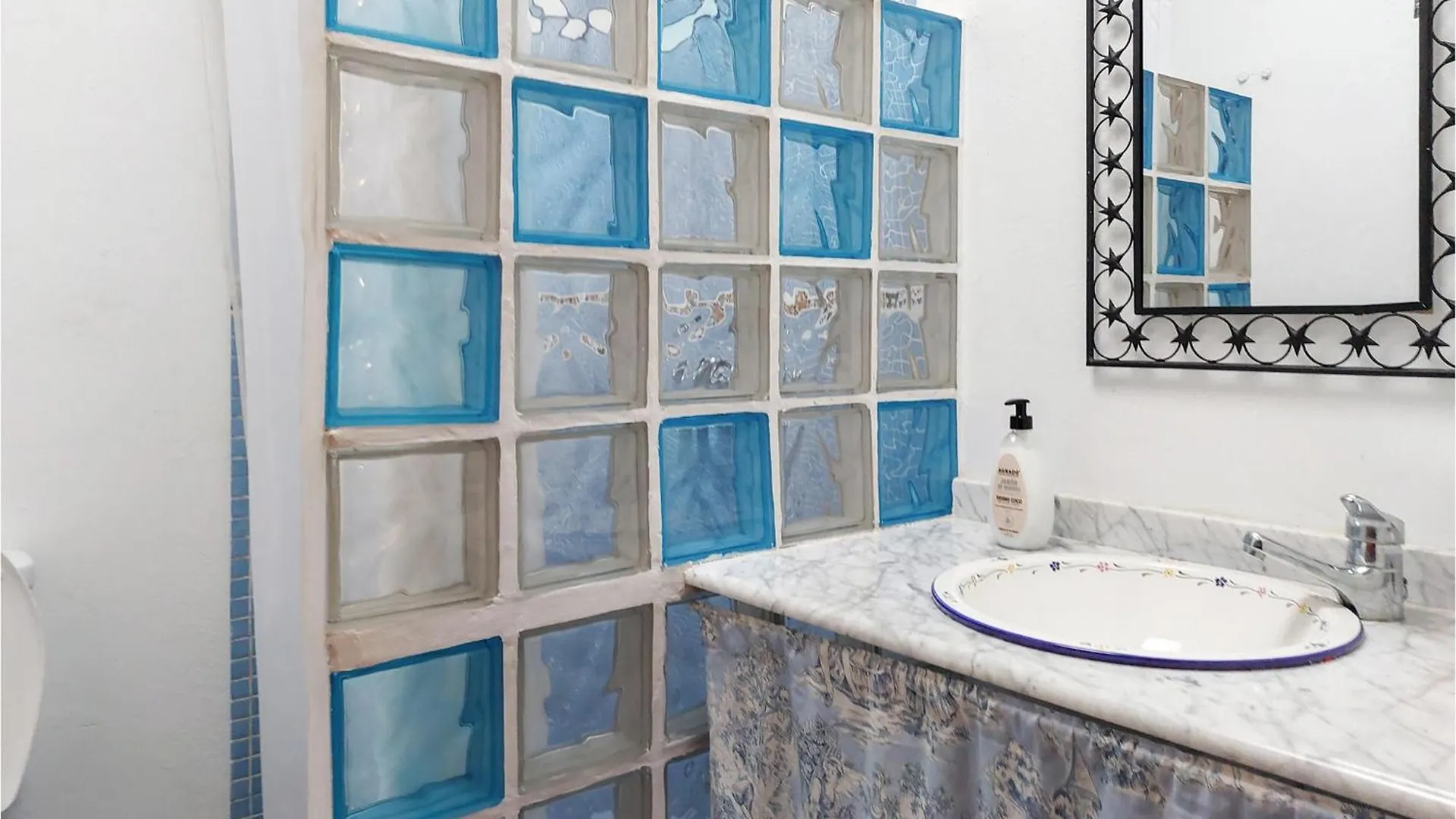 Gorgeous Home In Algatocin With Kitchenette