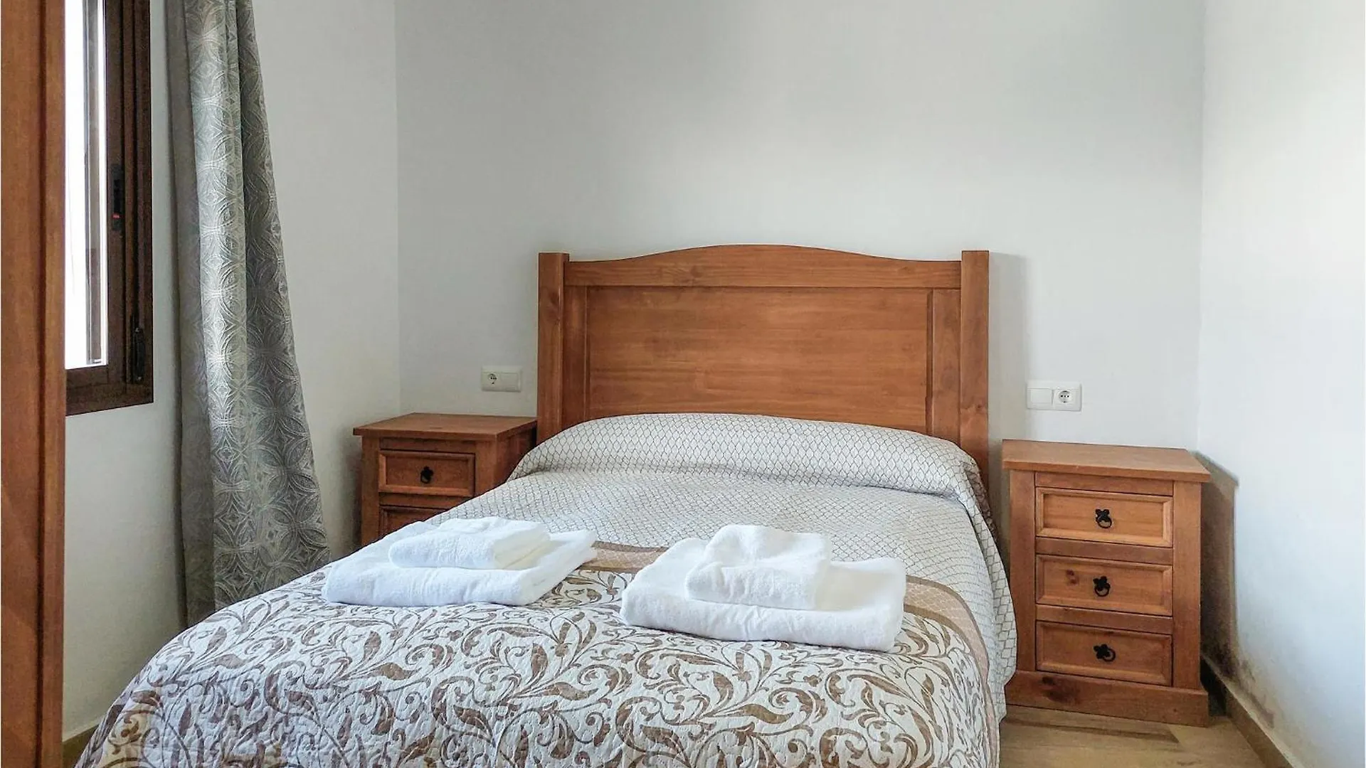 Gorgeous Home In Algatocin With Kitchenette Spain
